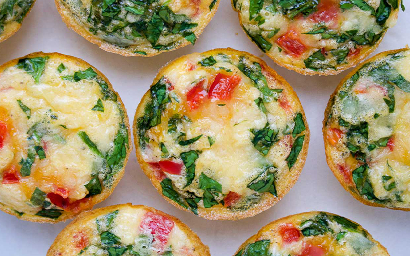 Red pepper and spinach egg muffins