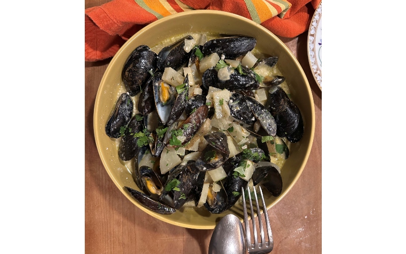 Green Curry Mussels and Potatoes